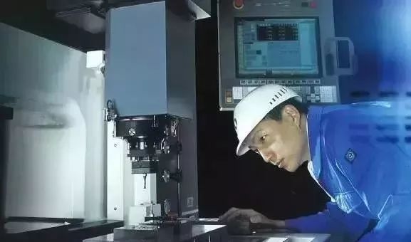 高速銑與傳統(tǒng)銑削、電火花加工有什么區(qū)別，該如何選擇？
