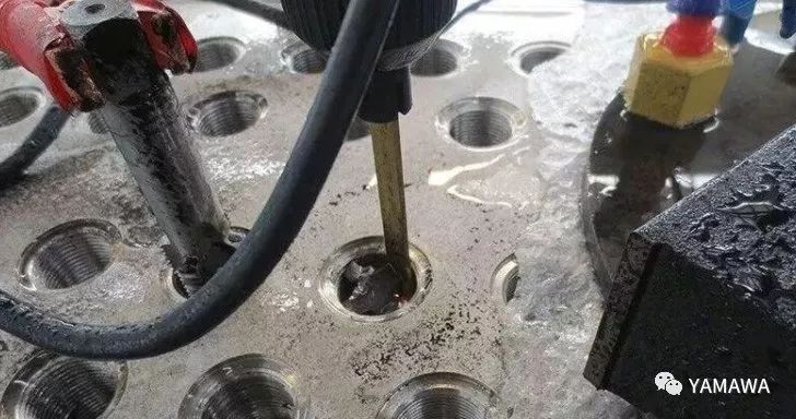 絲錐斷孔里了，怎么取出來？